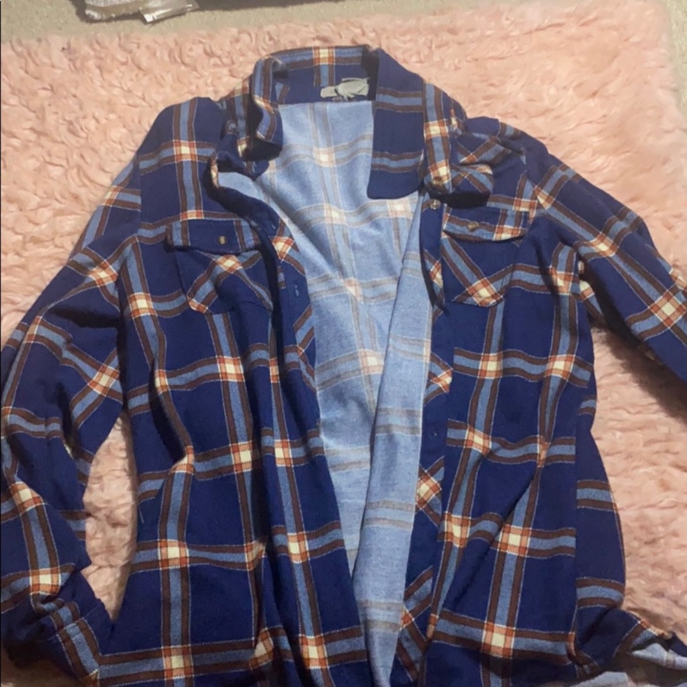 plaided long sleeve shirt